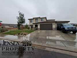 featured image of 3262 E Livia Dr