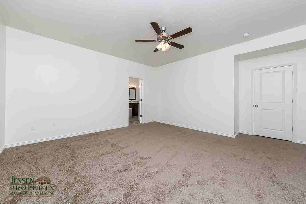 3262 E Livia Dr - Photo 6 of 25