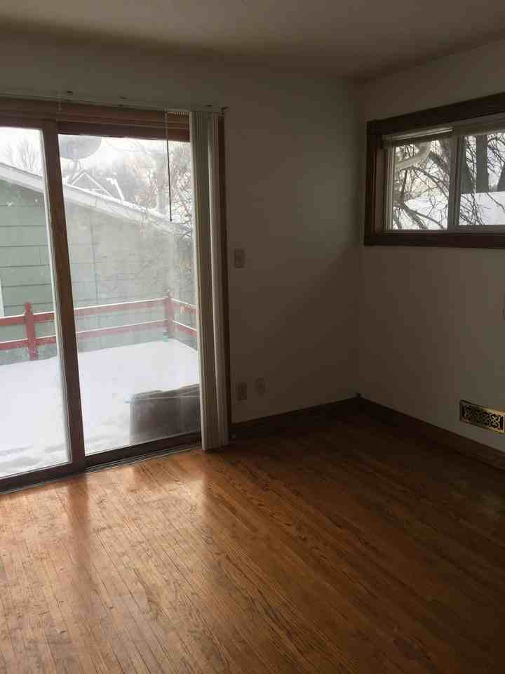 821 10th Avenue Northwest - Photo 4 of 6