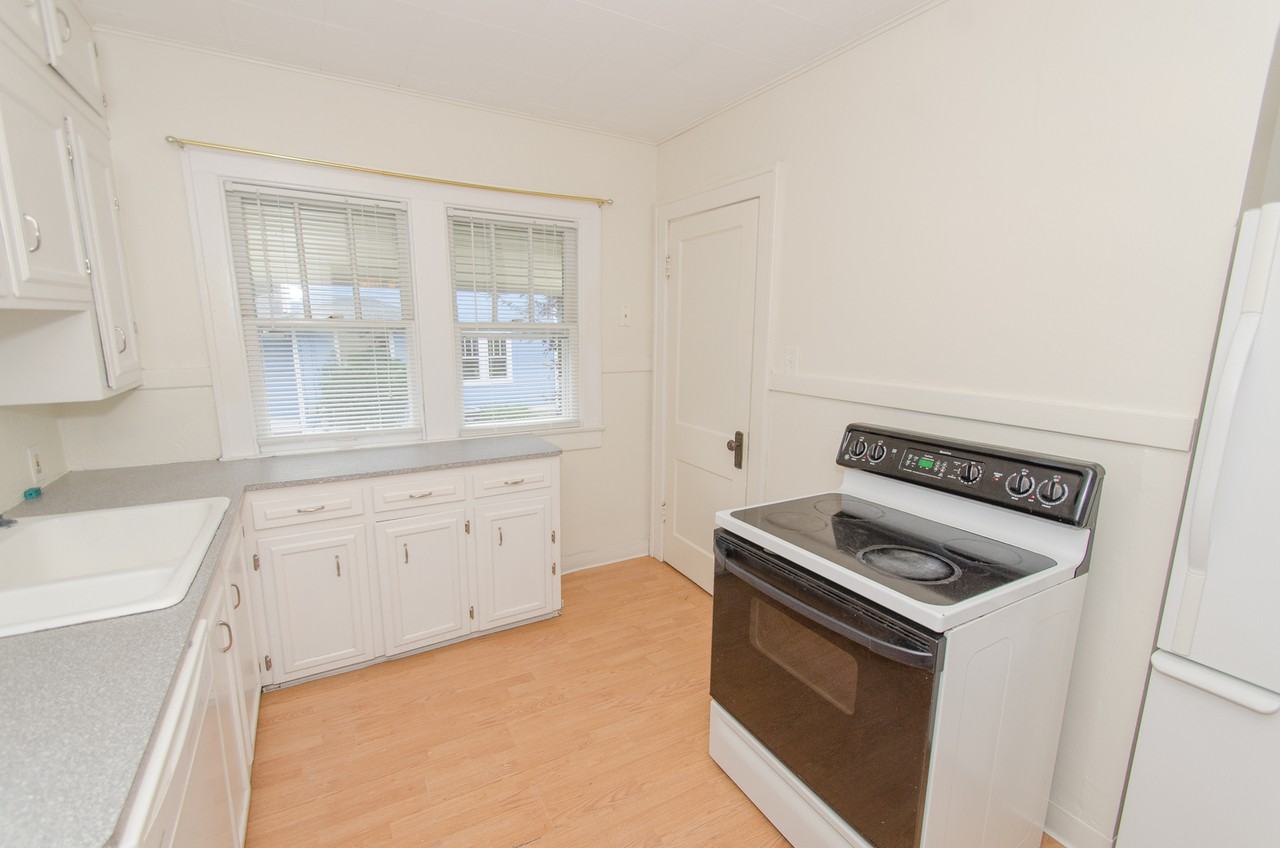 710 E 1st St - Photo 3 of 15