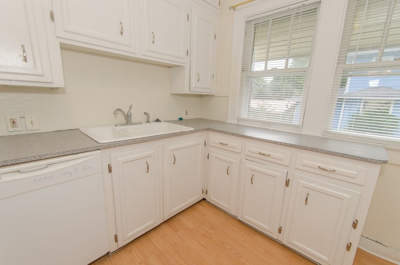 710 E 1st St - Photo 4 of 15