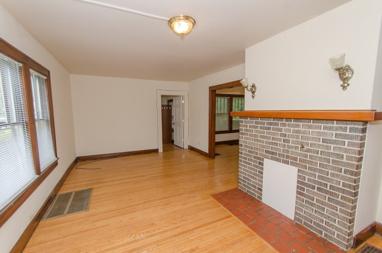 710 E 1st St - Photo 6 of 15