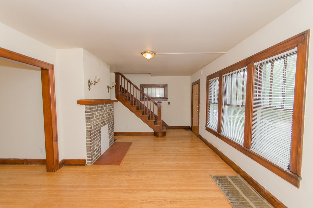 710 E 1st St - Photo 7 of 15