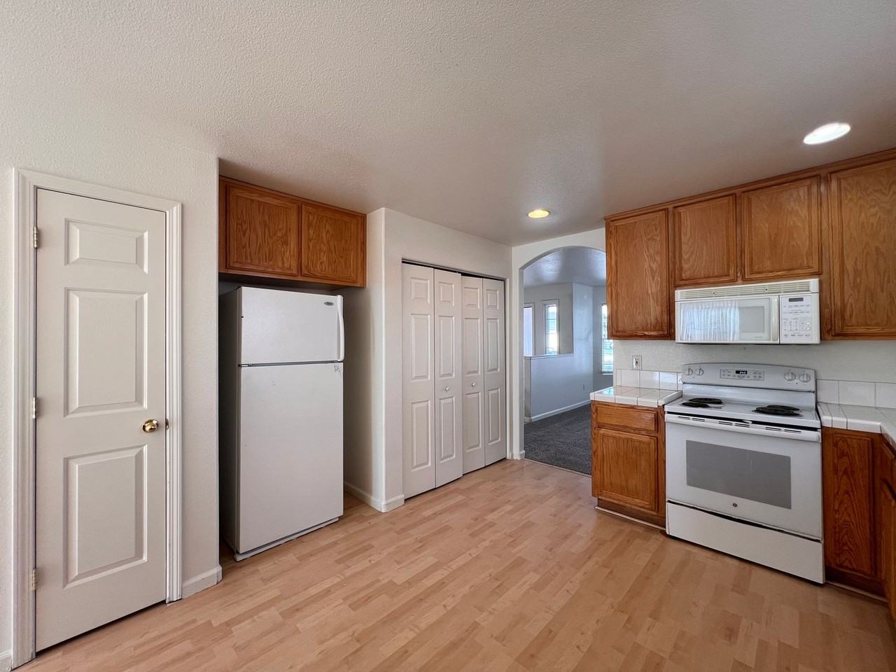 128 Michaelsen Dr - Photo 3 of 26