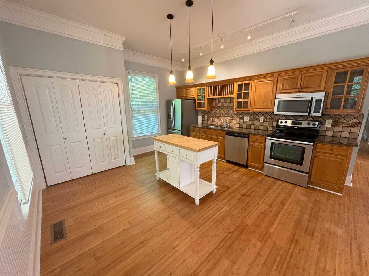 776 Barber St - Photo 4 of 15
