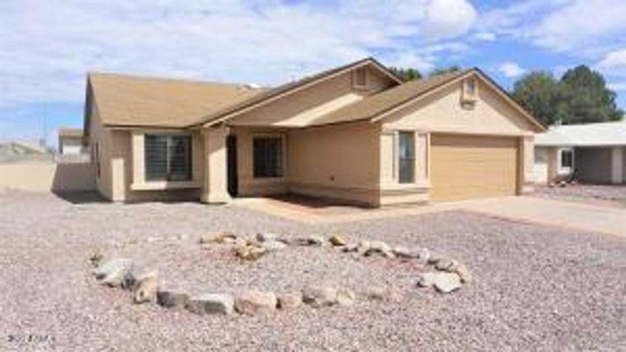 2853 Northridge St - Photo 2 of 49