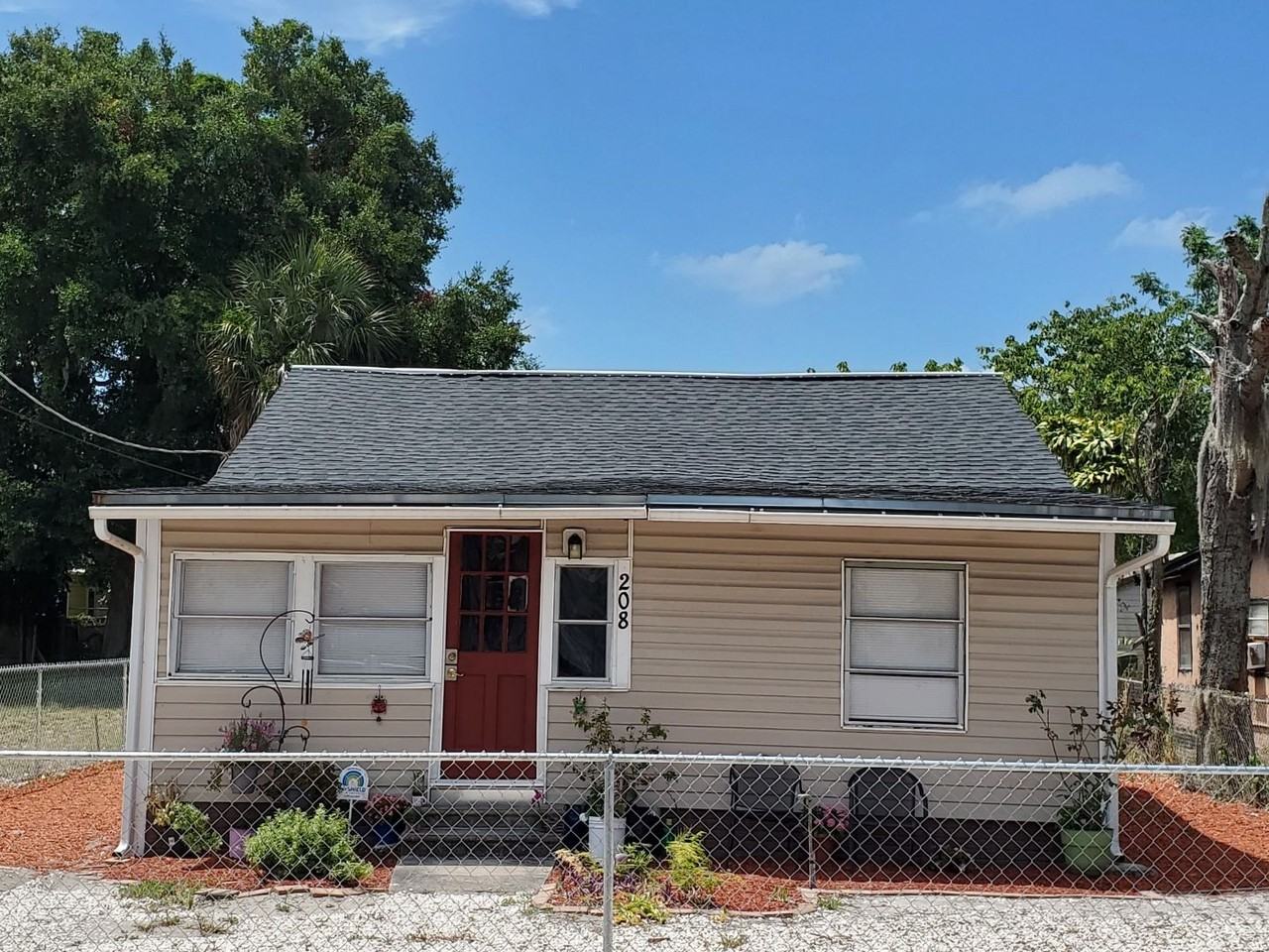 208 Sears Ave Ne - Photo 7 of 16