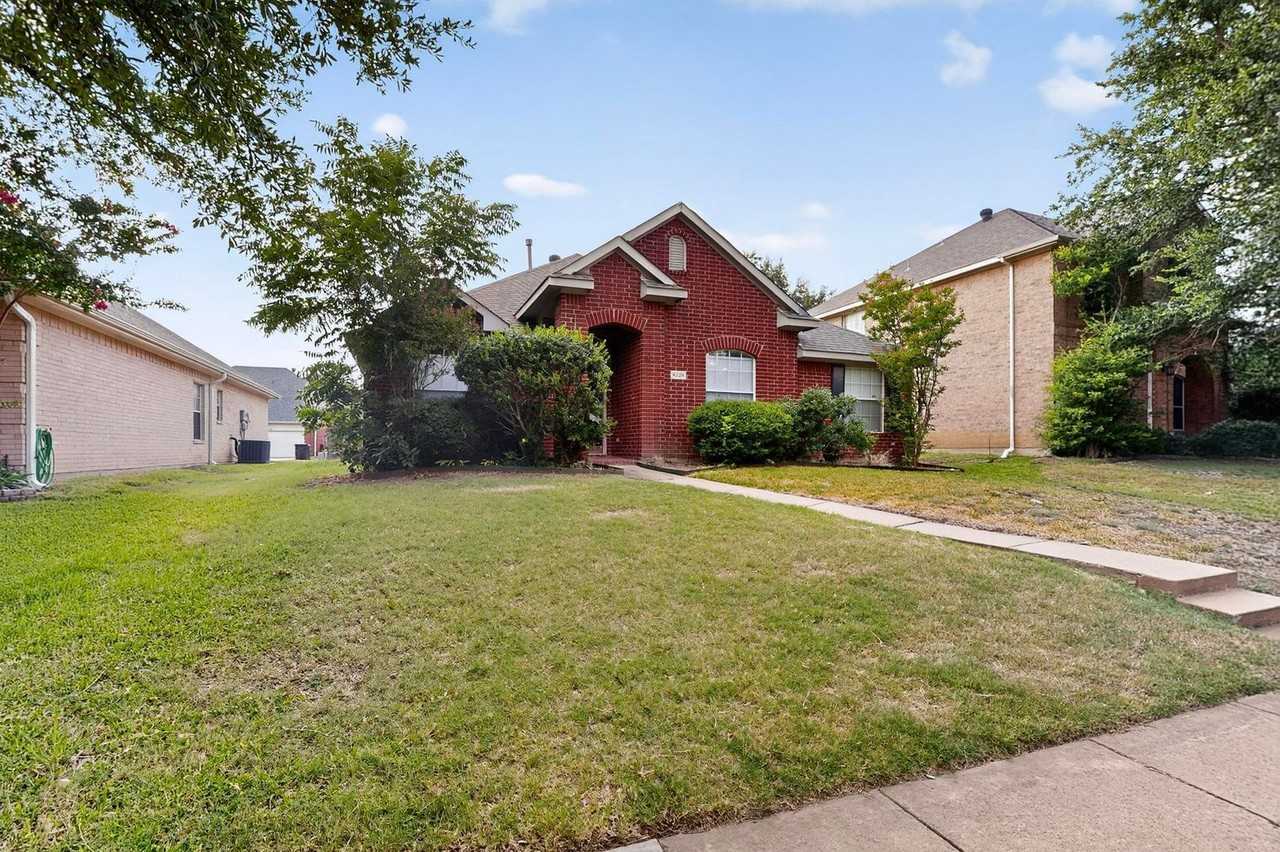 9229 Azinger Dr - Photo 3 of 41