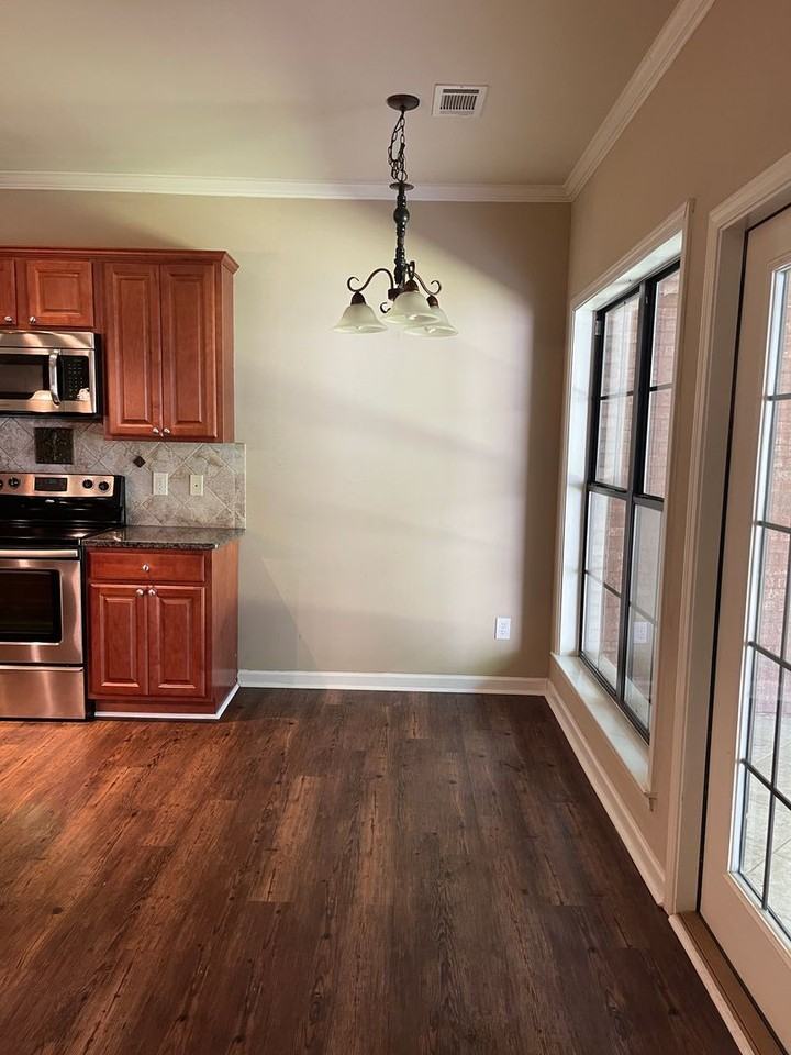 1955 Stephanie Ct - Photo 5 of 13