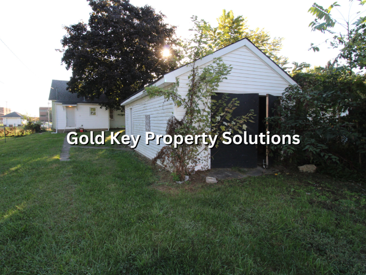 2223 Chase St - Photo 4 of 17