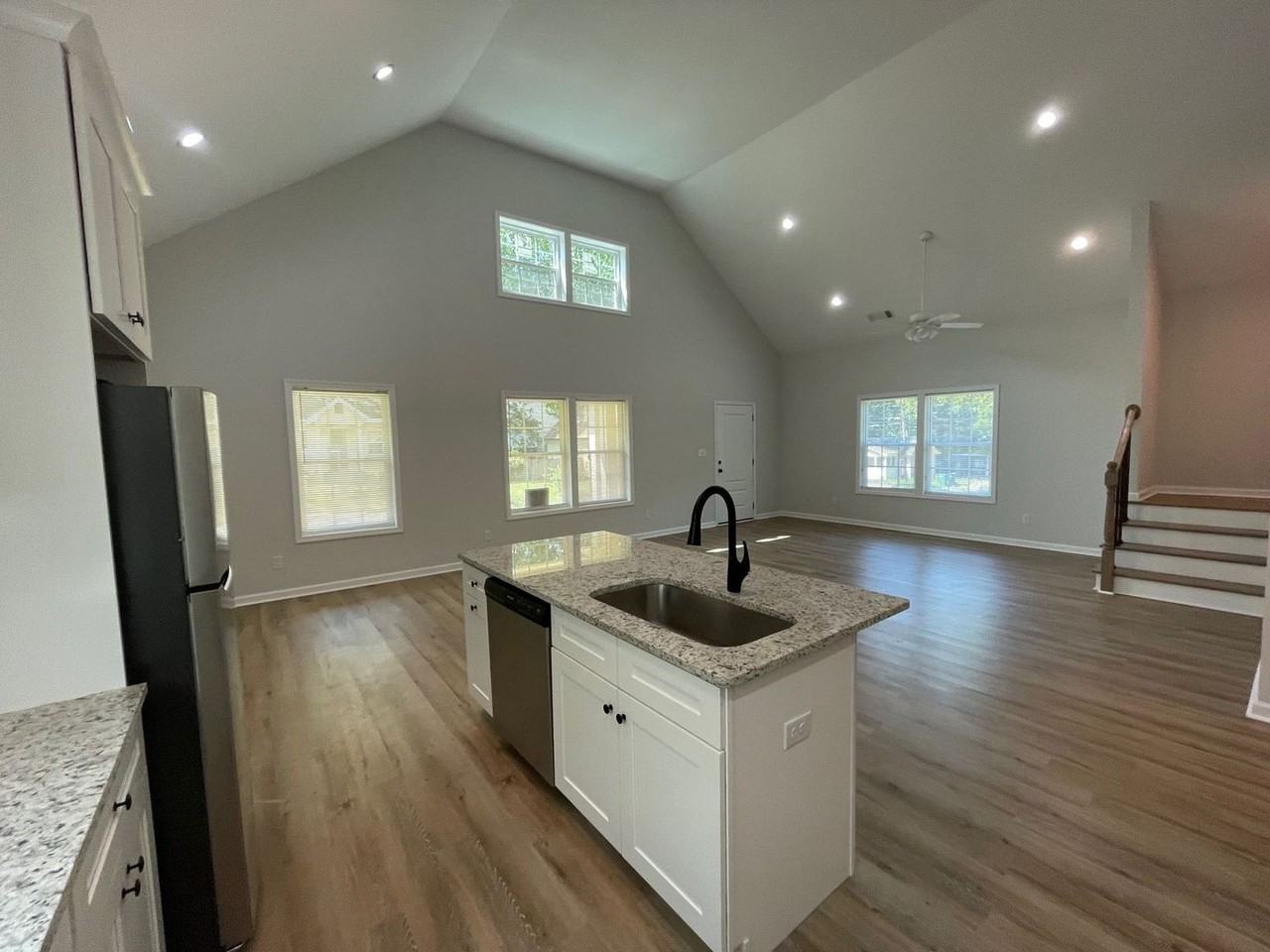 896 Waddell St - Photo 2 of 19