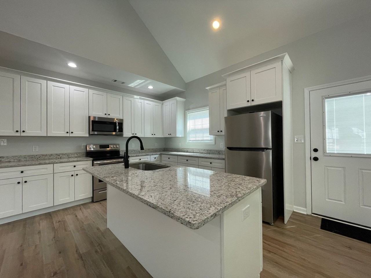 896 Waddell St - Photo 3 of 19