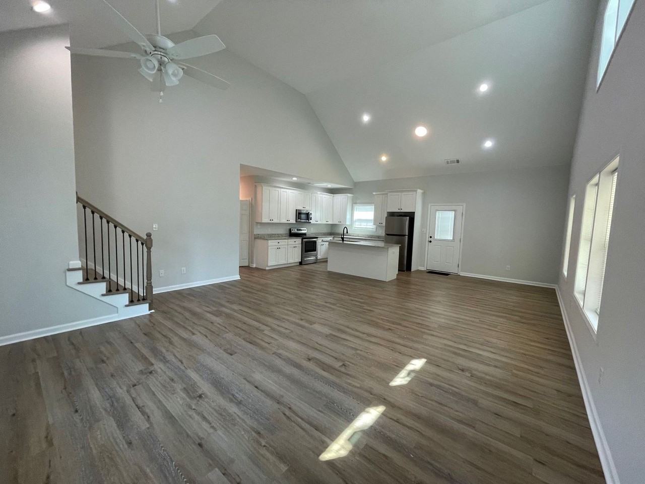 896 Waddell St - Photo 5 of 19