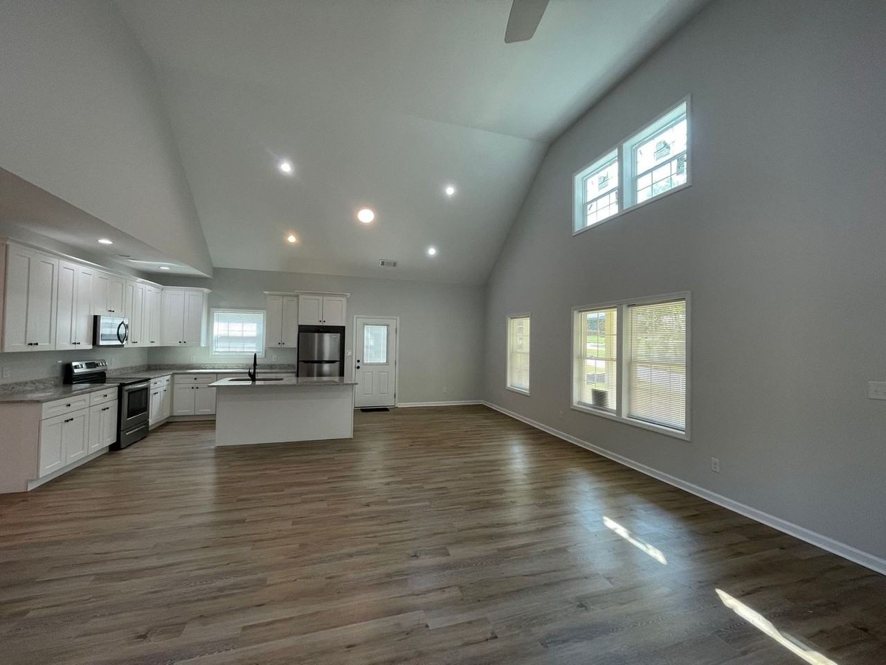 896 Waddell St - Photo 6 of 19