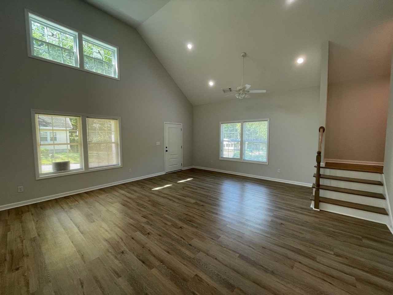 896 Waddell St - Photo 7 of 19