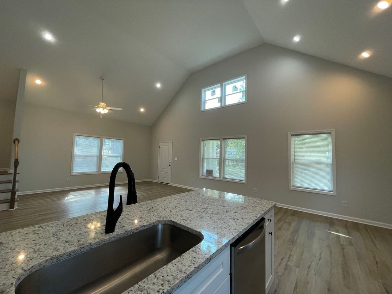 892 Waddell St - Photo 3 of 15