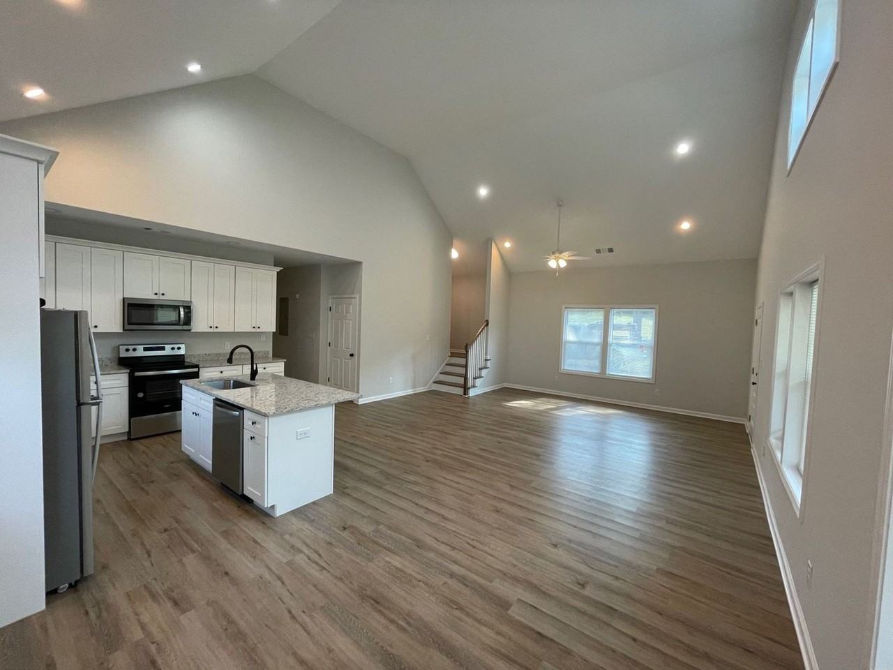 892 Waddell St - Photo 5 of 15