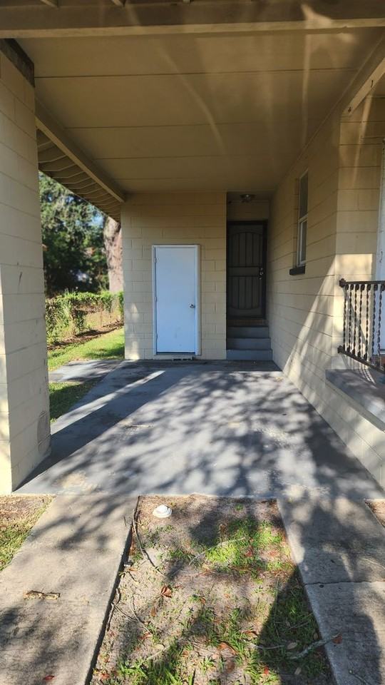 2128 Lambert St - Photo 2 of 14