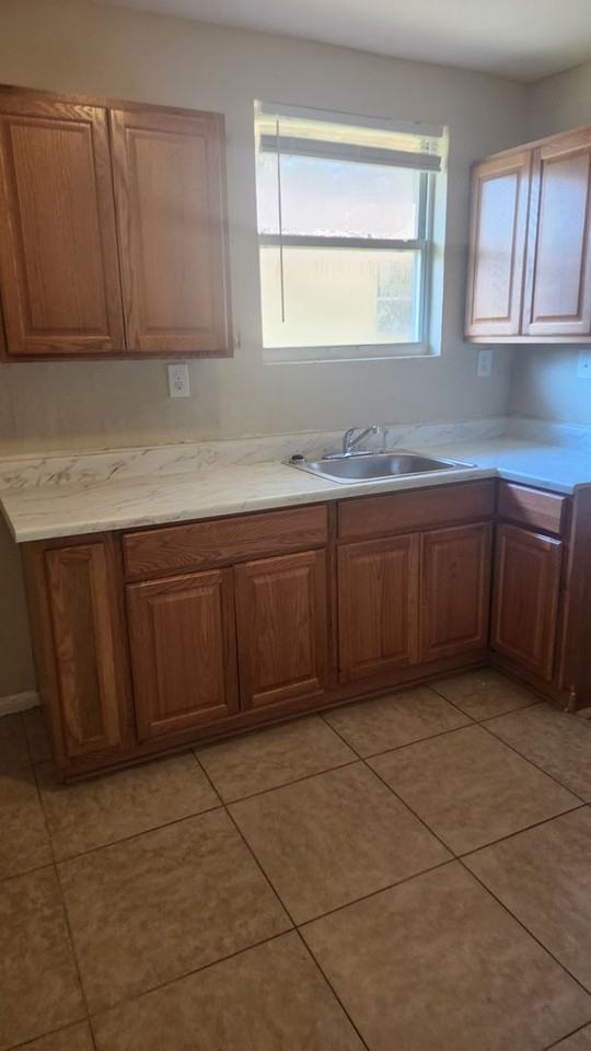 2128 Lambert St - Photo 3 of 14