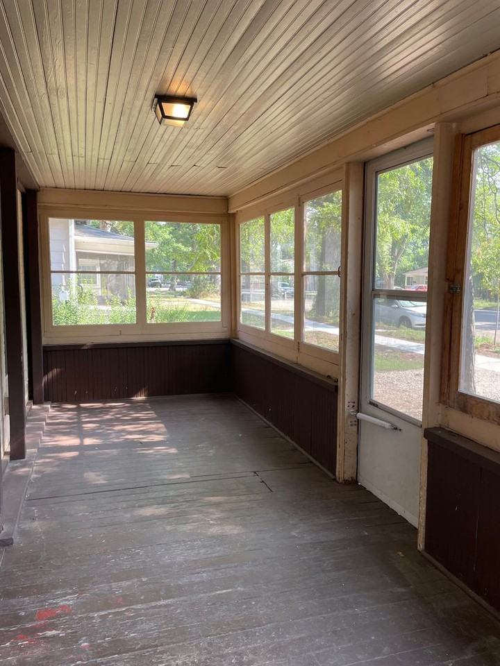 421 S Loomis Ave - Photo 6 of 29