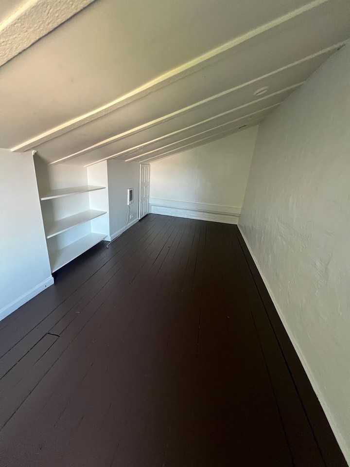 857 E Market St - Photo 4 of 15