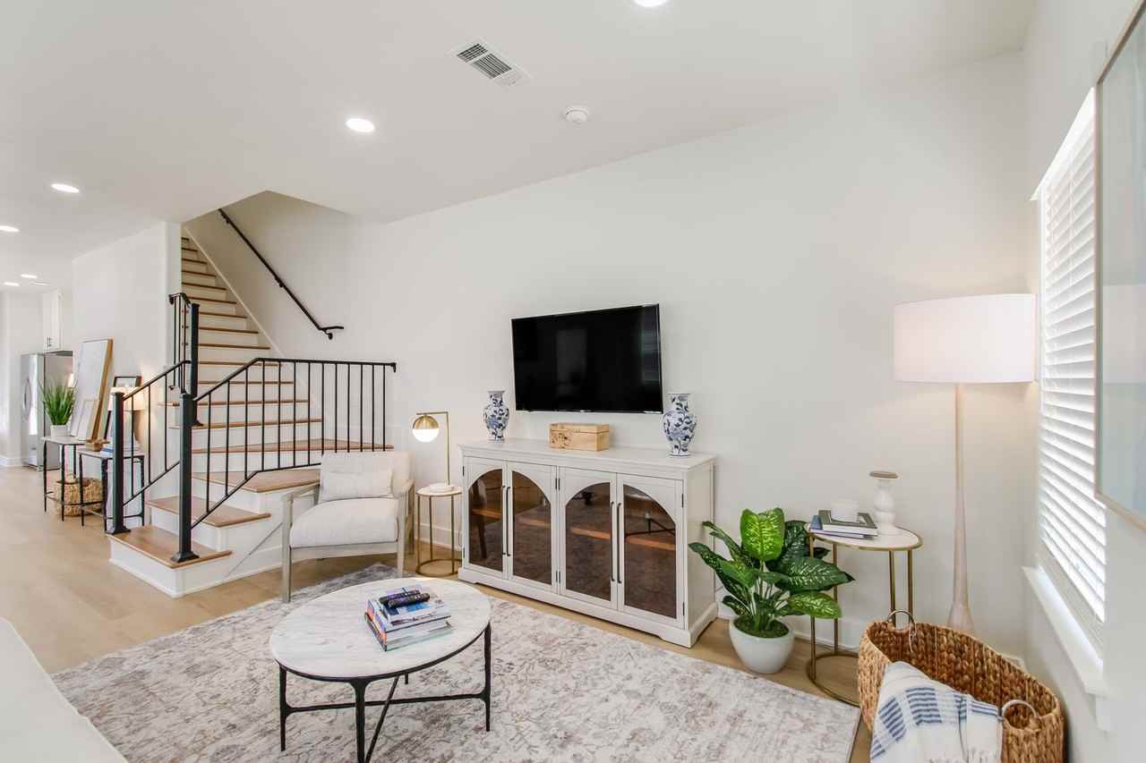 1017 W 9th Ave - Photo 4 of 23