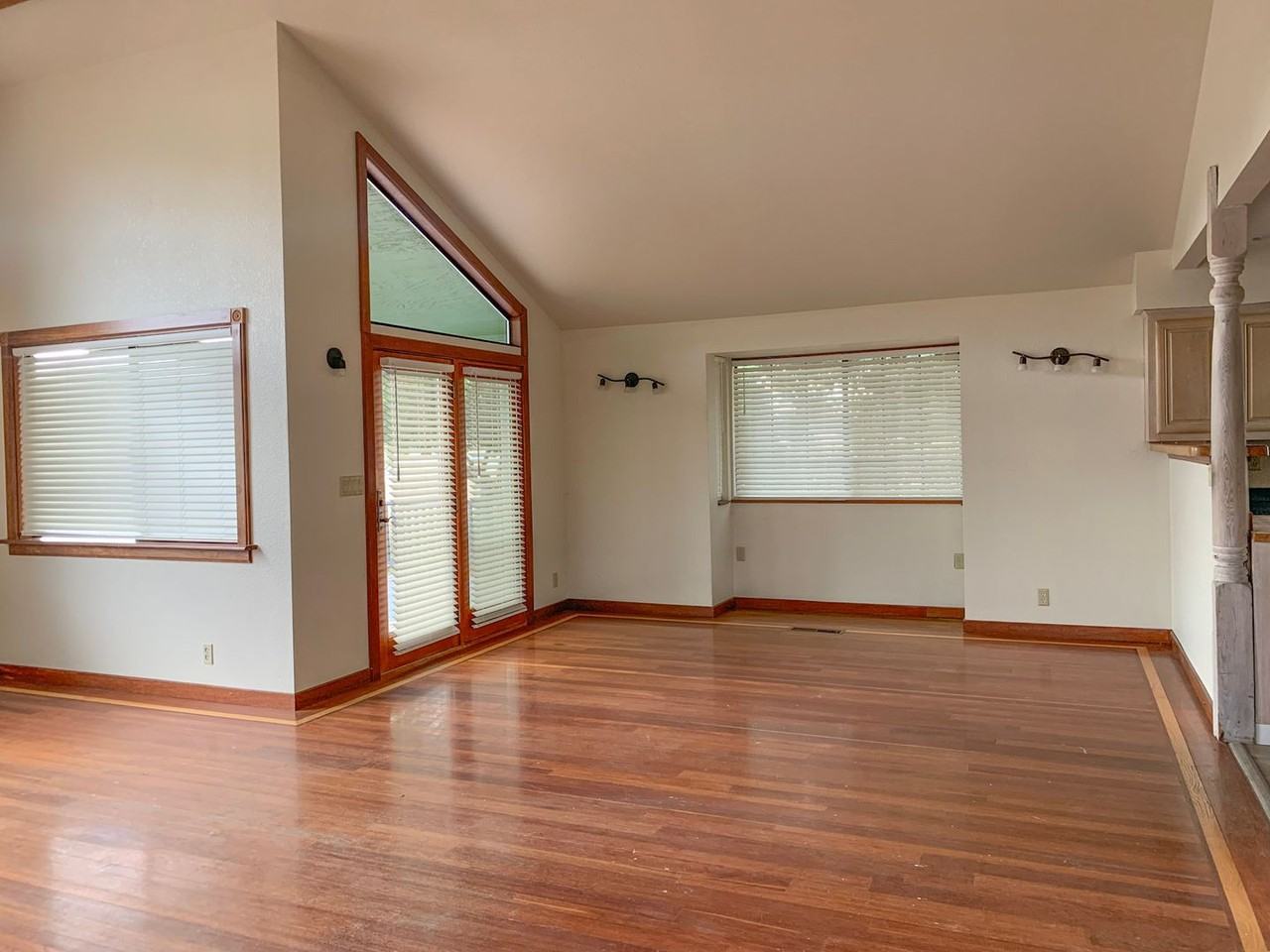 3111 Meadow Ln - Photo 3 of 35