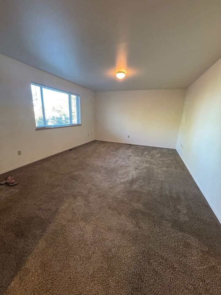 28 Michael Grove Ave - Photo 2 of 20