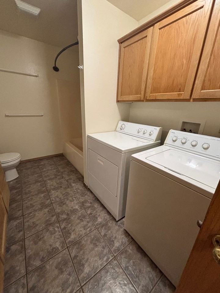 28 Michael Grove Ave - Photo 4 of 20