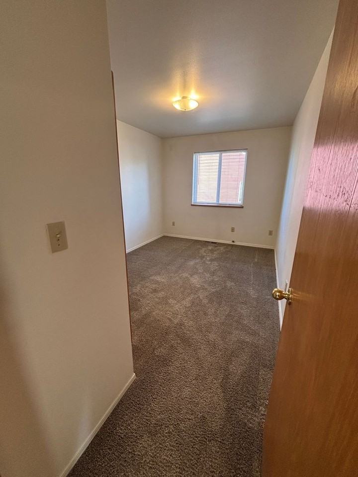 28 Michael Grove Ave - Photo 6 of 20