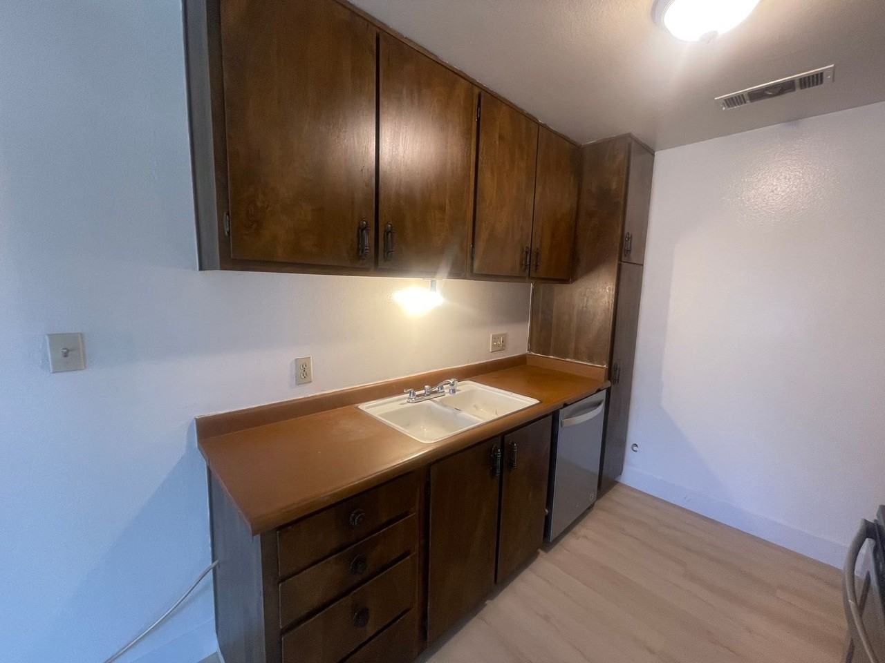 1221 N Peach Ave - Photo 5 of 20