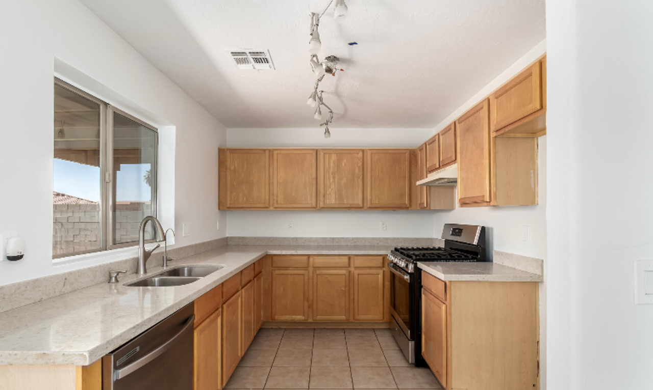 10521 W Donald Dr - Photo 2 of 18