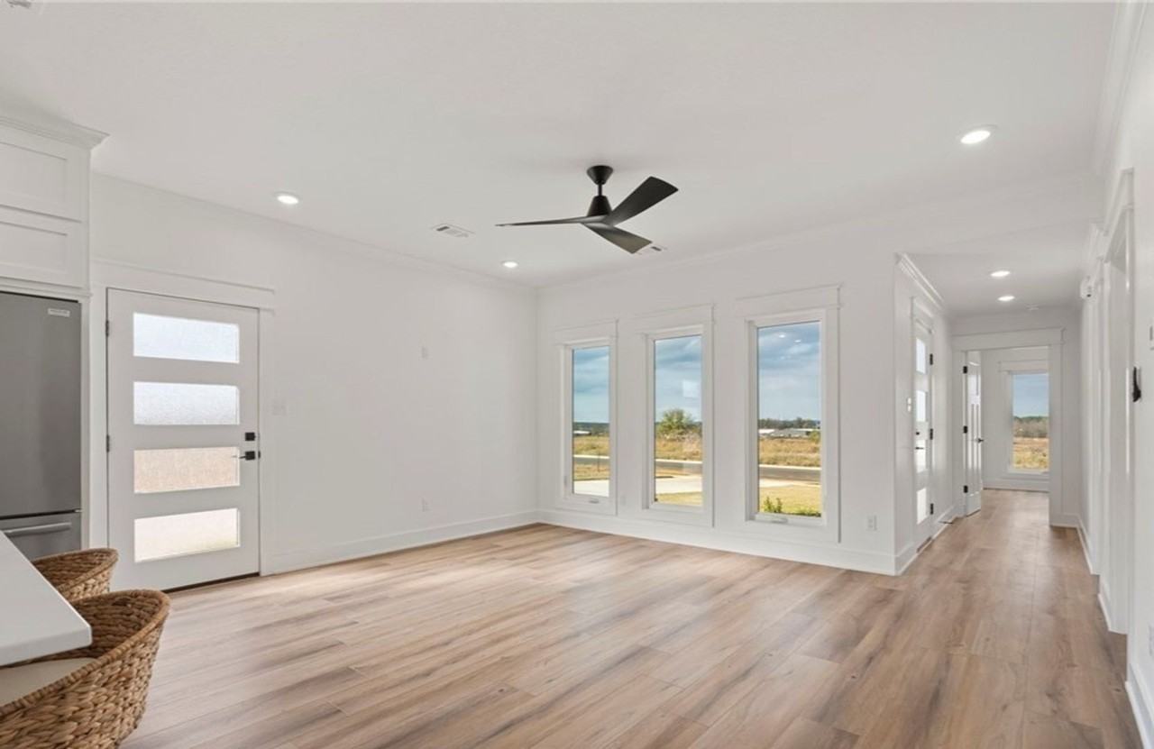 2307 Abbey Way - Photo 3 of 10