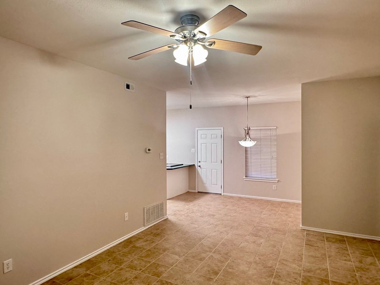 614 Bentwood Dr - Photo 2 of 10