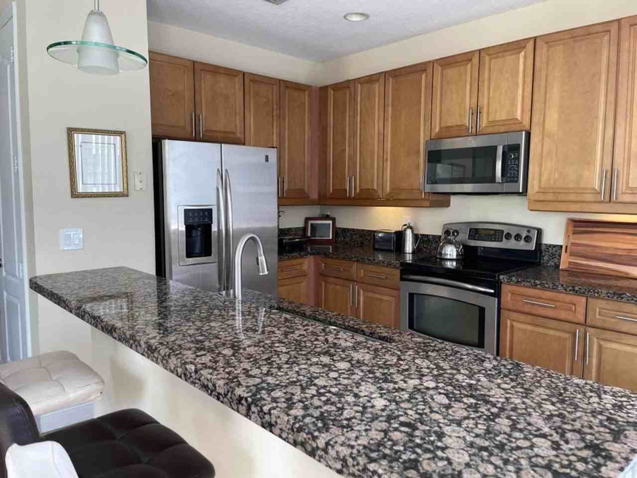 552 Northwest 39th Circle - Photo 2 of 17