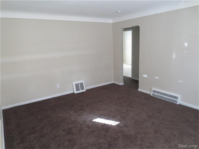 22326 Cleveland St - Photo 3 of 25