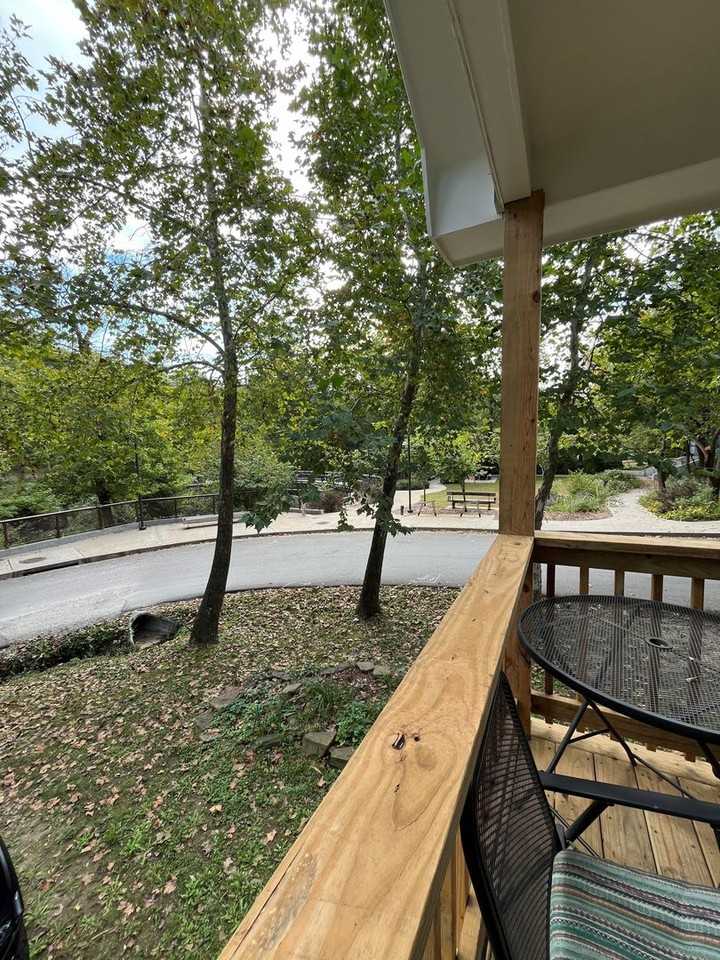 233 S Gregg Ave - Photo 2 of 11