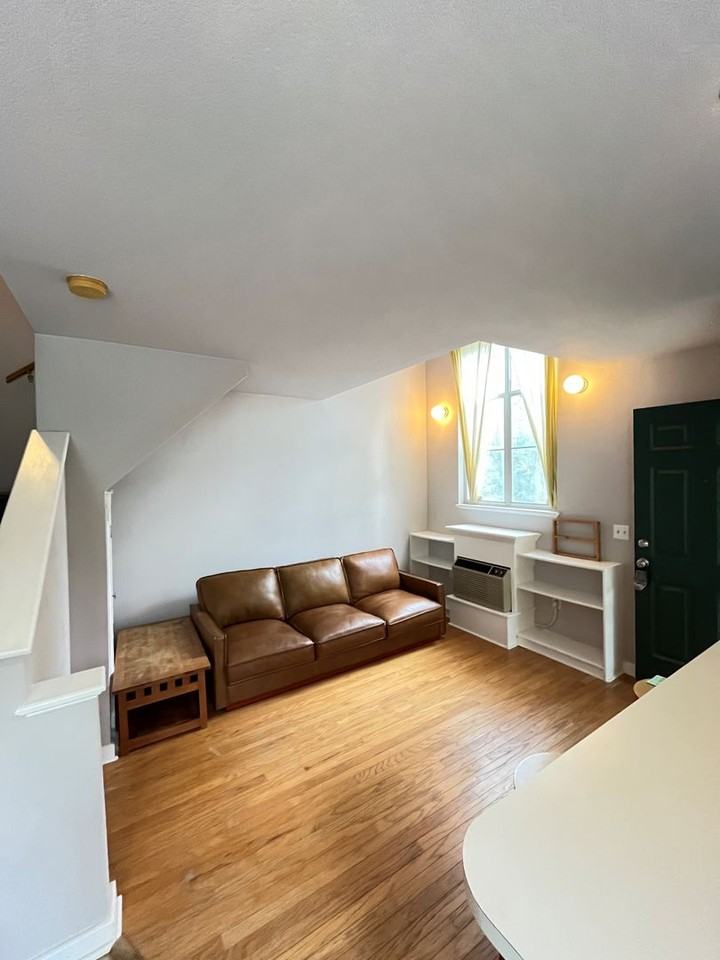 233 S Gregg Ave - Photo 5 of 11