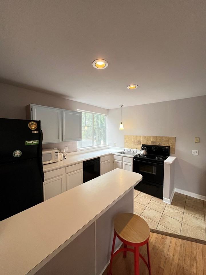 233 S Gregg Ave - Photo 6 of 11