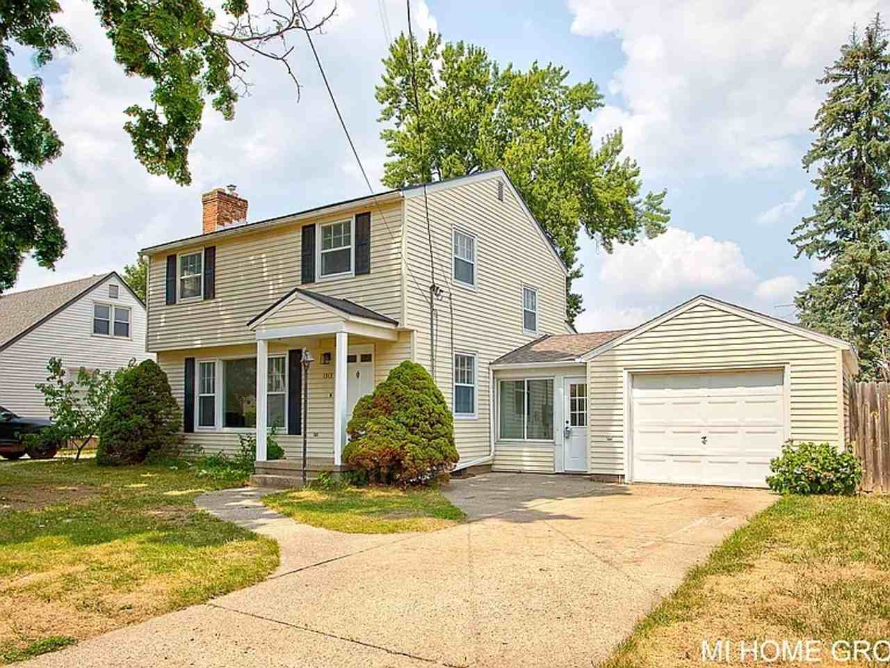 1313 Ellsmere St Ne - Photo 2 of 35