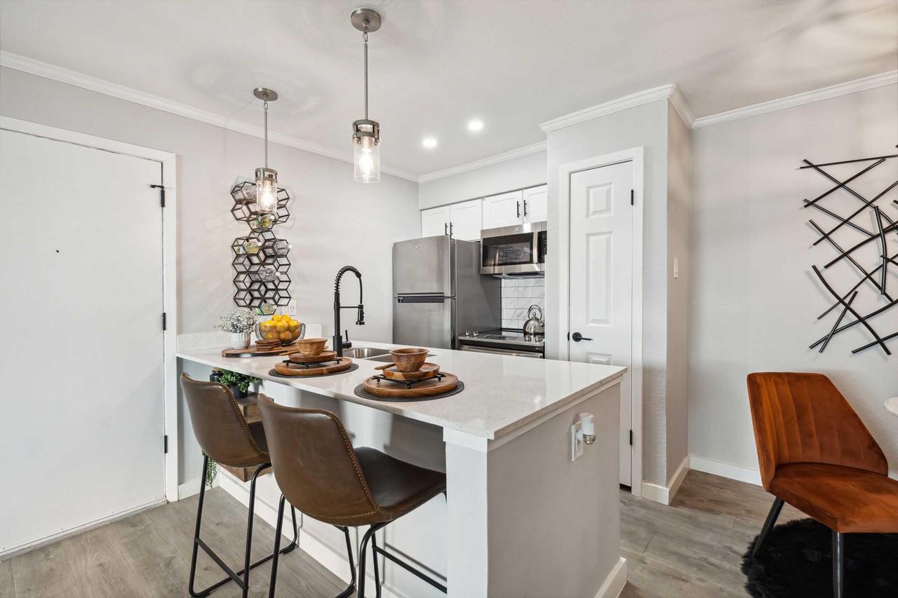 Regal Oaks Dr & Meadow Rd #1121 - Photo 3 of 22