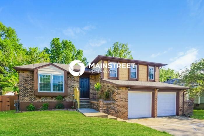 20205 E 16th St N - Photo 2 of 19