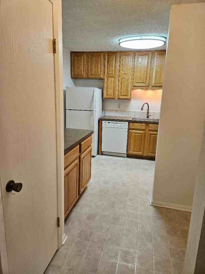 925 Columbia Rd #421 - Photo 2 of 18