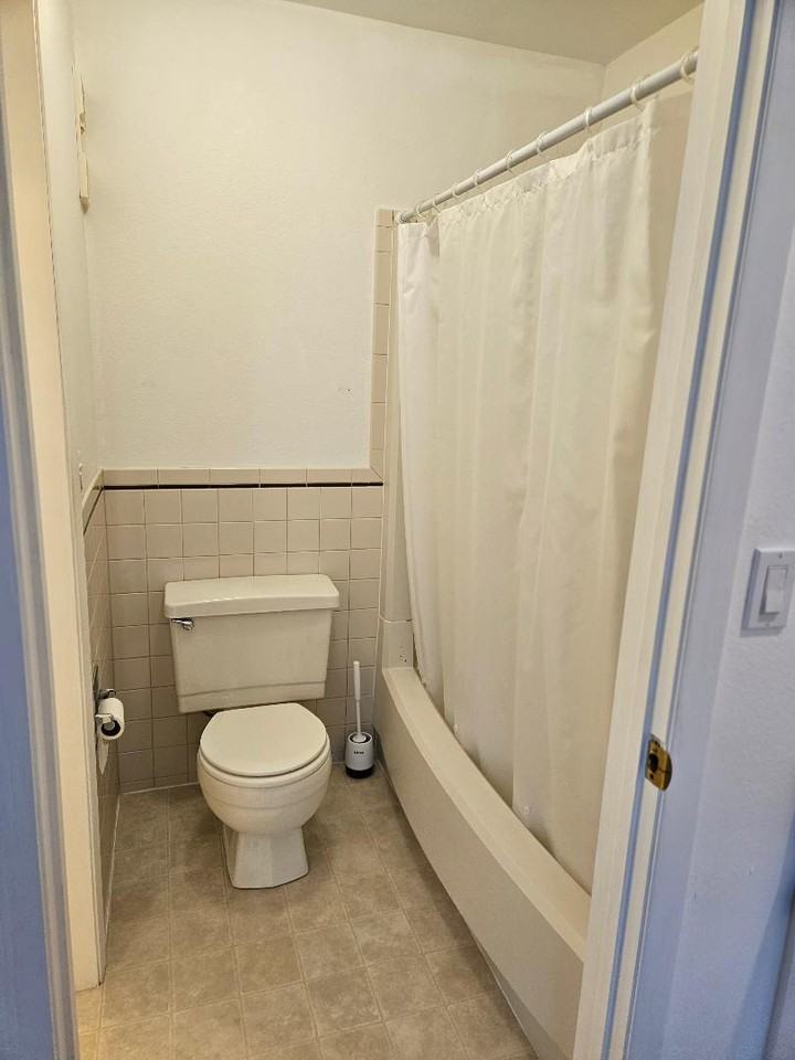 925 Columbia Rd #421 - Photo 4 of 18