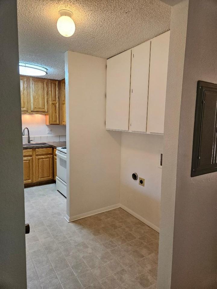 925 Columbia Rd #421 - Photo 6 of 18