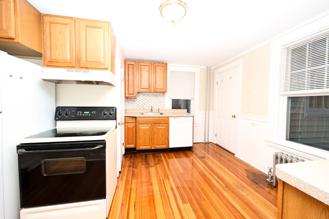 32 Sheppard Ave #32 - Photo 5 of 14