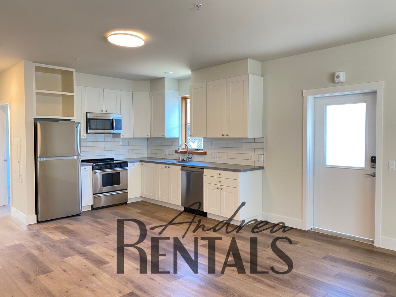 3227 Louise St #X - Photo 2 of 7