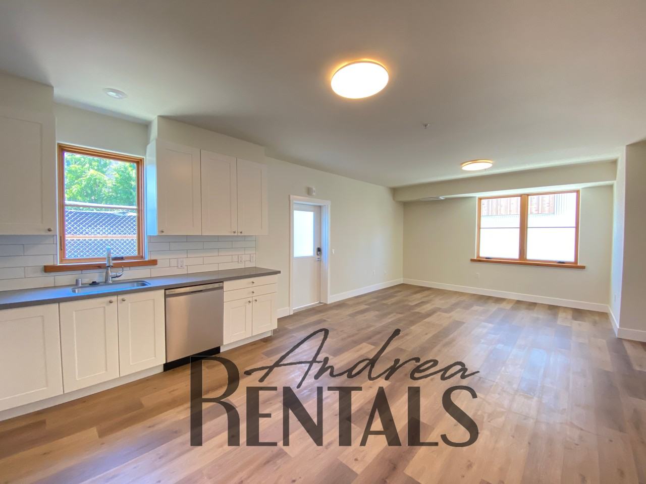 3227 Louise St #X - Photo 3 of 7