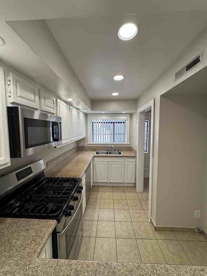 624 E Cedar Ave #F - Photo 2 of 13