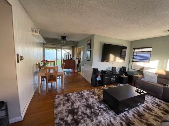 3270 Rosewood Ave #NA - Photo 4 of 5